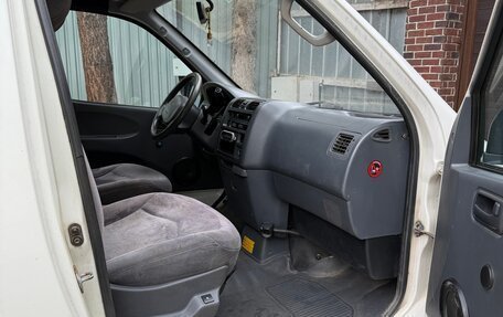 Toyota HiAce, 2002 год, 530 000 рублей, 15 фотография