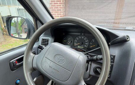 Toyota HiAce, 2002 год, 530 000 рублей, 20 фотография