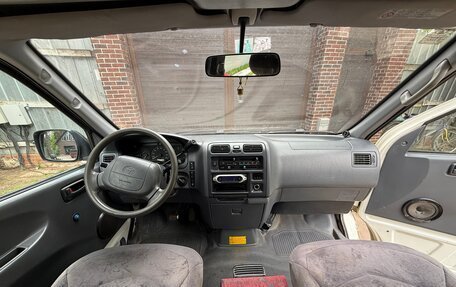 Toyota HiAce, 2002 год, 530 000 рублей, 19 фотография