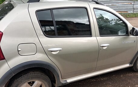 Renault Sandero I, 2013 год, 750 000 рублей, 2 фотография
