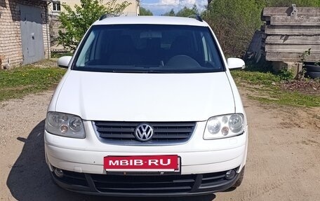 Volkswagen Touran III, 2006 год, 345 000 рублей, 2 фотография
