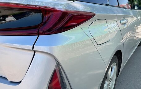 Toyota Prius IV XW50, 2017 год, 2 250 000 рублей, 7 фотография