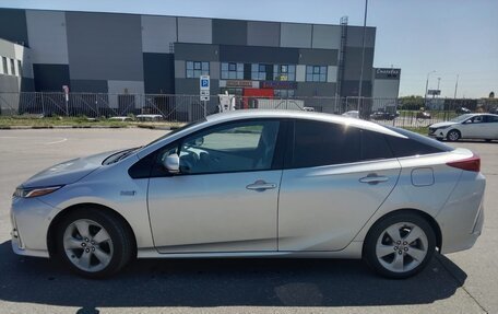 Toyota Prius IV XW50, 2017 год, 2 250 000 рублей, 4 фотография