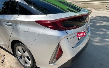 Toyota Prius IV XW50, 2017 год, 2 250 000 рублей, 5 фотография