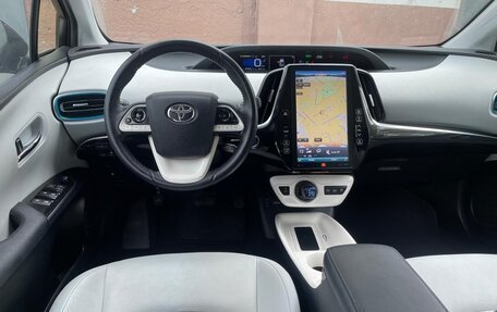 Toyota Prius IV XW50, 2017 год, 2 250 000 рублей, 12 фотография