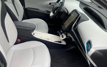 Toyota Prius IV XW50, 2017 год, 2 250 000 рублей, 14 фотография