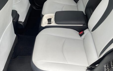 Toyota Prius IV XW50, 2017 год, 2 250 000 рублей, 15 фотография
