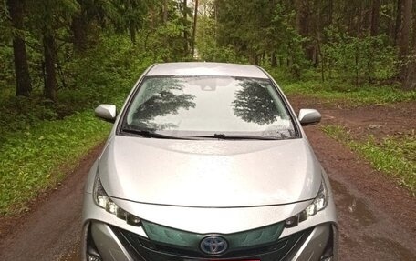 Toyota Prius IV XW50, 2017 год, 2 250 000 рублей, 10 фотография