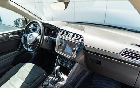 Volkswagen Tiguan II, 2019 год, 2 890 000 рублей, 11 фотография