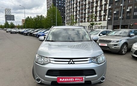 Mitsubishi Outlander III рестайлинг 3, 2013 год, 1 100 000 рублей, 2 фотография