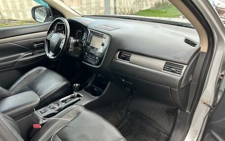Mitsubishi Outlander III рестайлинг 3, 2013 год, 1 100 000 рублей, 15 фотография