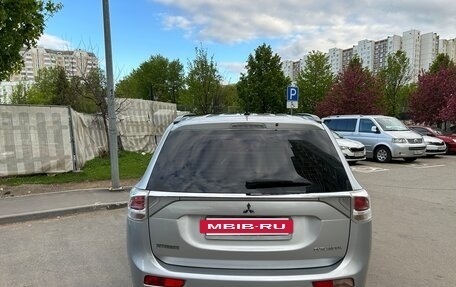 Mitsubishi Outlander III рестайлинг 3, 2013 год, 1 100 000 рублей, 4 фотография