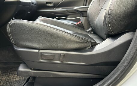 Mitsubishi Outlander III рестайлинг 3, 2013 год, 1 100 000 рублей, 25 фотография