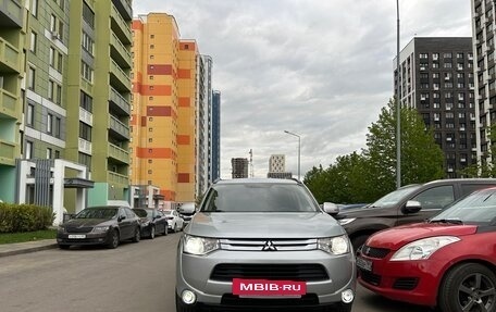Mitsubishi Outlander III рестайлинг 3, 2013 год, 1 100 000 рублей, 24 фотография