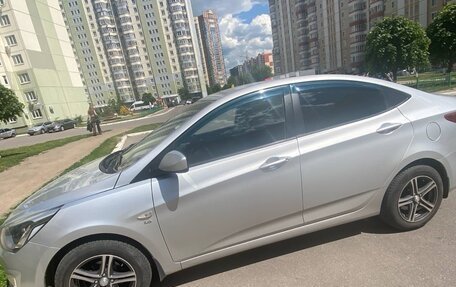 Hyundai Solaris II рестайлинг, 2015 год, 1 150 000 рублей, 2 фотография
