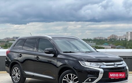 Mitsubishi Outlander III рестайлинг 3, 2015 год, 1 700 000 рублей, 2 фотография