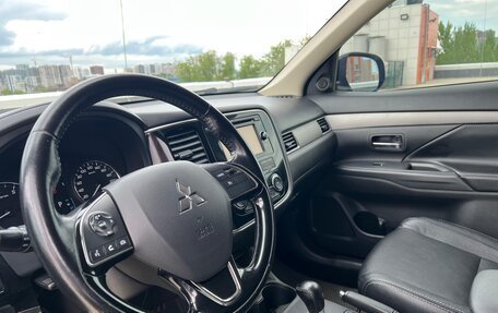 Mitsubishi Outlander III рестайлинг 3, 2015 год, 1 700 000 рублей, 5 фотография