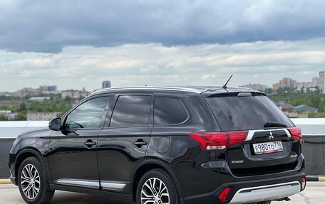 Mitsubishi Outlander III рестайлинг 3, 2015 год, 1 700 000 рублей, 4 фотография