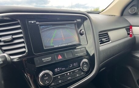 Mitsubishi Outlander III рестайлинг 3, 2015 год, 1 700 000 рублей, 8 фотография