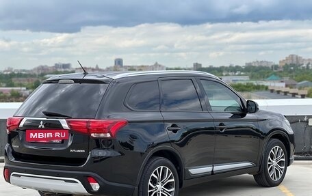 Mitsubishi Outlander III рестайлинг 3, 2015 год, 1 700 000 рублей, 3 фотография