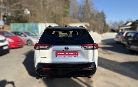 Toyota RAV4, 2021 год, 2 350 000 рублей, 7 фотография
