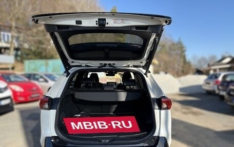 Toyota RAV4, 2021 год, 2 350 000 рублей, 9 фотография