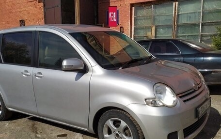 Toyota Sienta I, 2007 год, 655 000 рублей, 2 фотография