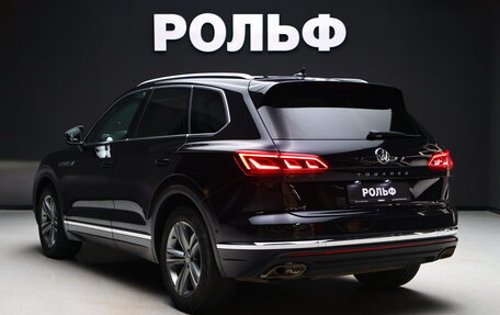 Volkswagen Touareg III, 2018 год, 4 700 000 рублей, 2 фотография