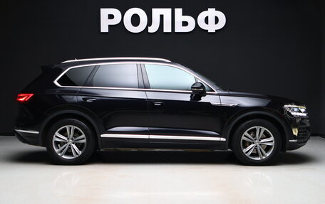 Volkswagen Touareg III, 2018 год, 4 700 000 рублей, 6 фотография