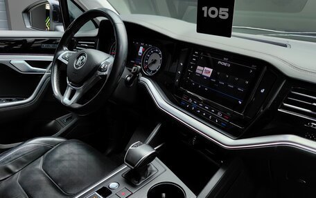 Volkswagen Touareg III, 2018 год, 4 700 000 рублей, 26 фотография