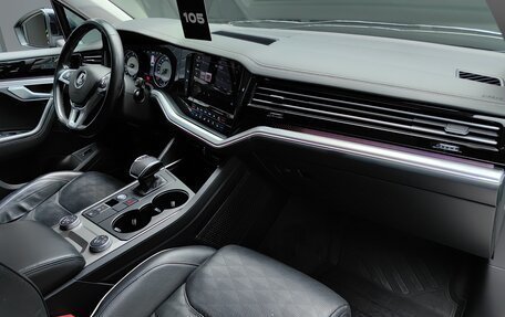 Volkswagen Touareg III, 2018 год, 4 700 000 рублей, 25 фотография