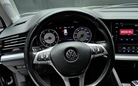 Volkswagen Touareg III, 2018 год, 4 700 000 рублей, 30 фотография
