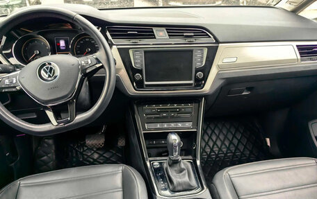 Volkswagen Touran III, 2022 год, 1 849 000 рублей, 3 фотография