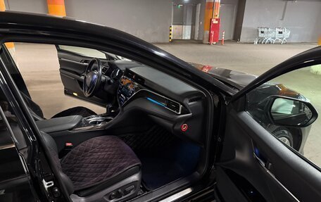 Toyota Camry, 2018 год, 2 890 000 рублей, 10 фотография