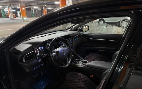 Toyota Camry, 2018 год, 2 890 000 рублей, 7 фотография