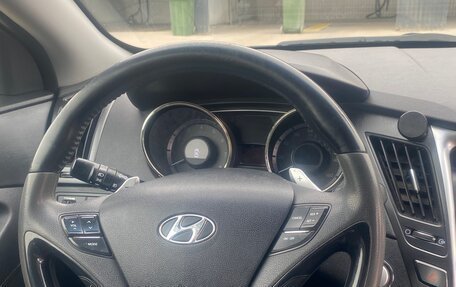 Hyundai Sonata VI, 2011 год, 1 500 000 рублей, 21 фотография
