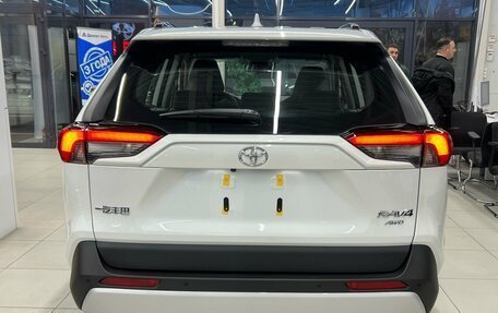 Toyota RAV4, 2024 год, 4 200 000 рублей, 4 фотография