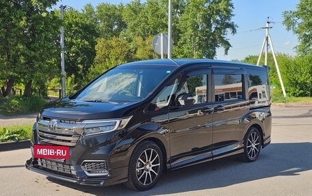 Honda Stepwgn IV, 2017 год, 2 650 000 рублей, 2 фотография