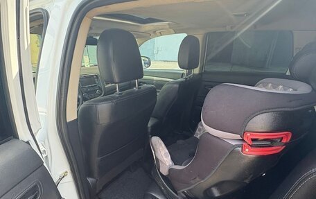 Mitsubishi Outlander III рестайлинг 3, 2014 год, 1 540 000 рублей, 4 фотография