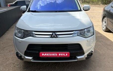 Mitsubishi Outlander III рестайлинг 3, 2014 год, 1 540 000 рублей, 2 фотография