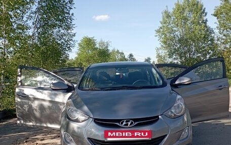 Hyundai Elantra V, 2011 год, 900 000 рублей, 10 фотография