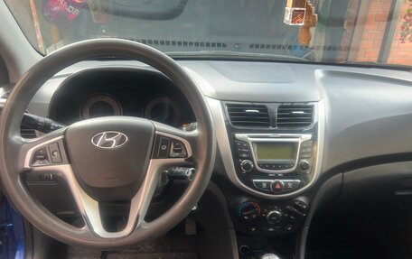 Hyundai Solaris II рестайлинг, 2011 год, 750 000 рублей, 5 фотография