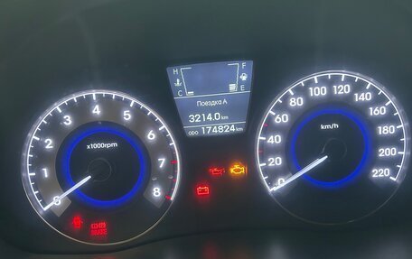 Hyundai Solaris II рестайлинг, 2011 год, 750 000 рублей, 3 фотография