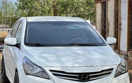 Hyundai Solaris II рестайлинг, 2015 год, 1 159 000 рублей, 3 фотография