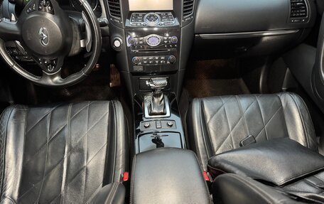 Infiniti QX70, 2014 год, 2 250 000 рублей, 16 фотография