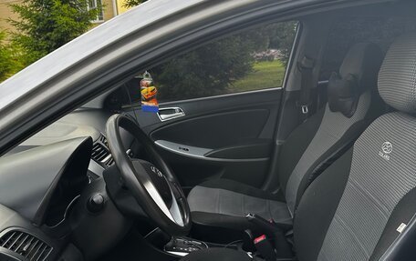 Hyundai Solaris II рестайлинг, 2013 год, 950 000 рублей, 9 фотография