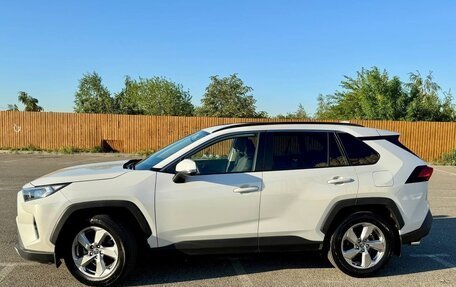 Toyota RAV4, 2019 год, 2 850 000 рублей, 3 фотография