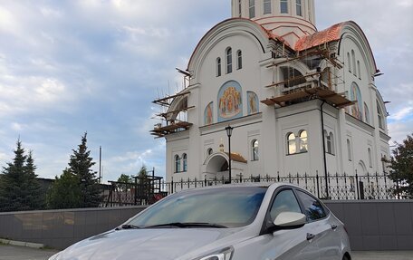 Hyundai Solaris II рестайлинг, 2013 год, 720 000 рублей, 1 фотография