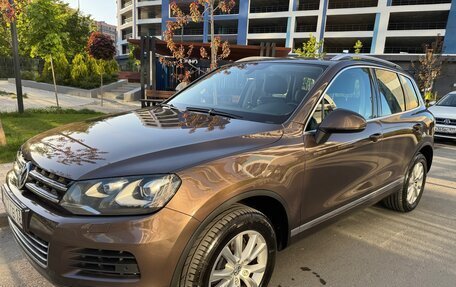 Volkswagen Touareg III, 2011 год, 2 300 000 рублей, 2 фотография