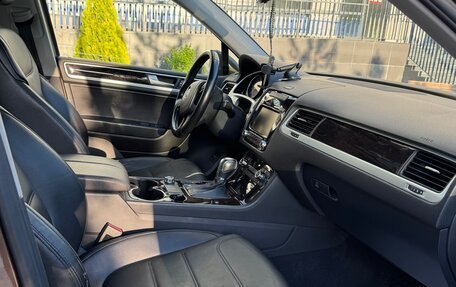 Volkswagen Touareg III, 2011 год, 2 300 000 рублей, 4 фотография